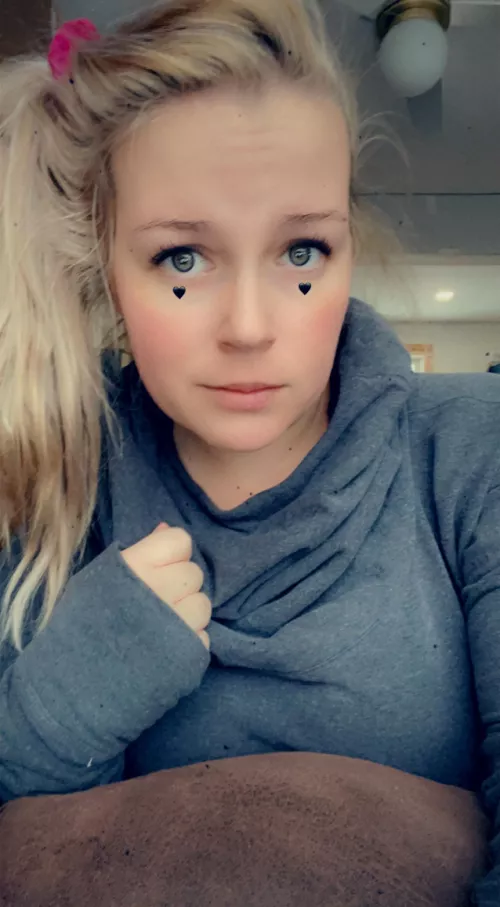 Sometimes having fun with filters alone makes me feel so little 🤍