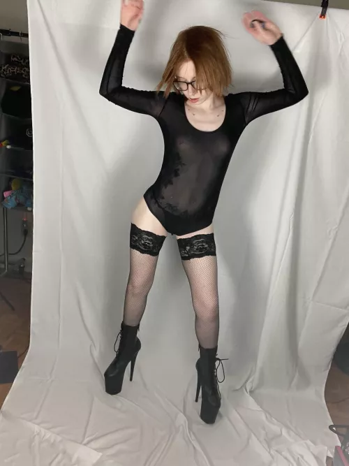 Sometimes youβve just gotta take a moment to dance to Steely Dan while trying to be sexy. Sometimes youβve just gotta take a moment to dance to Steely Dan while trying to be sexy.