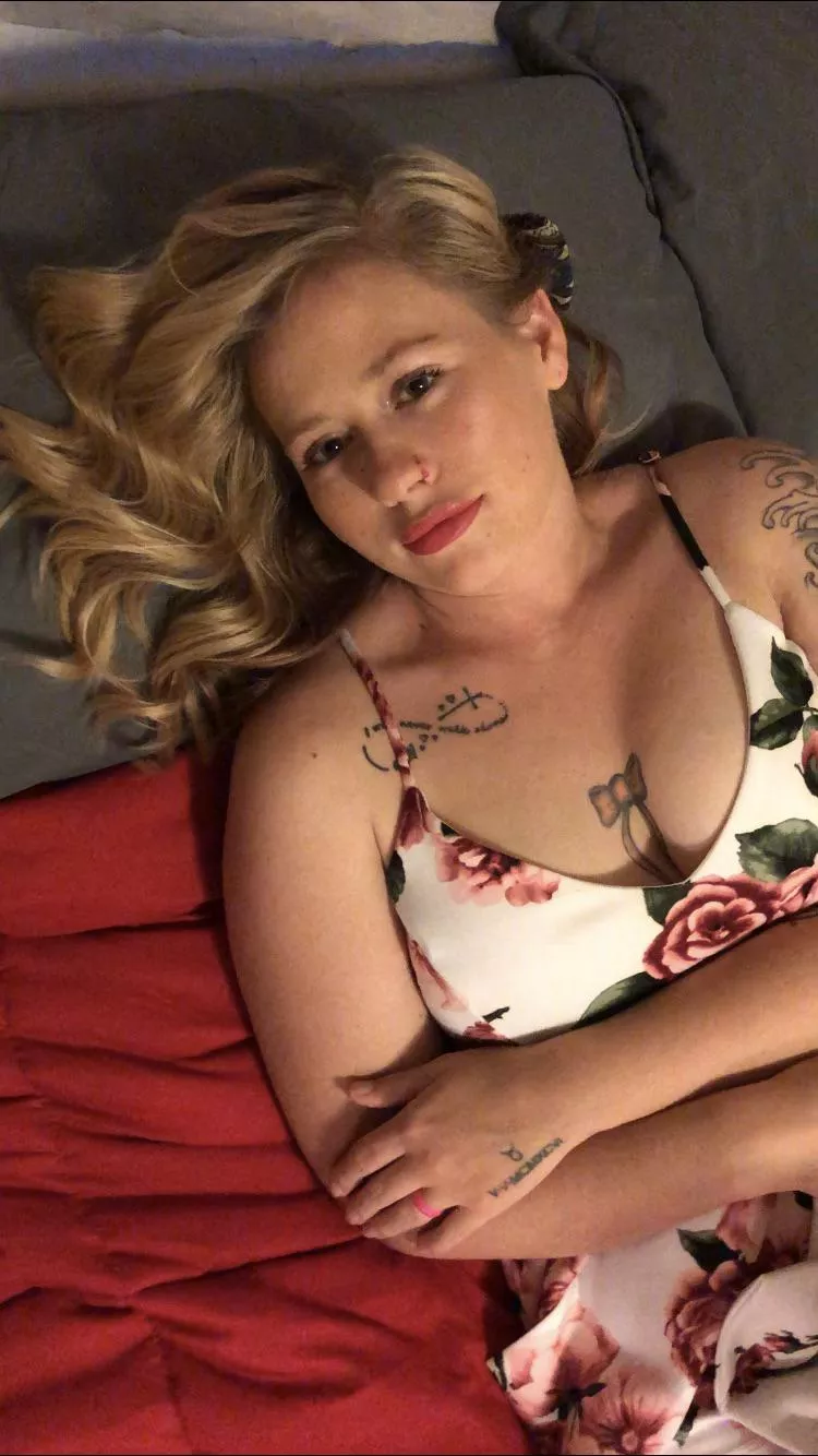 Soo would you help me get this dress off already? 😏