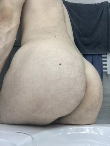Soo..not sure which day is officially HUMP DAY but I choose TODAY🤷🏻♂️🍑