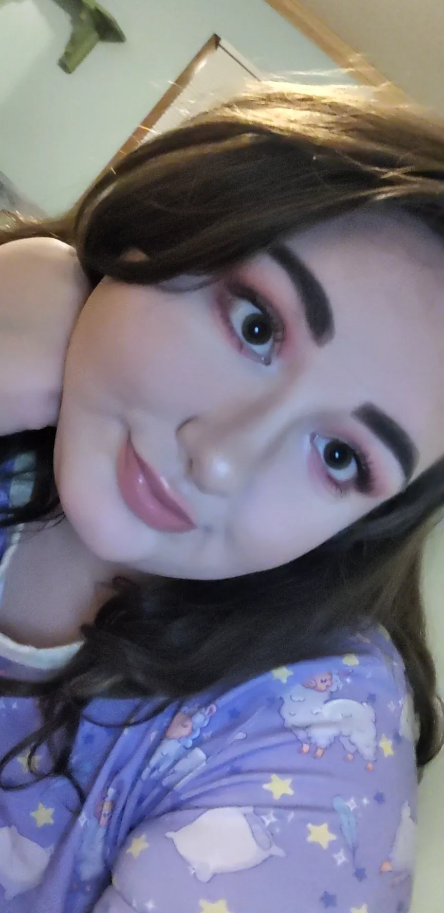 sooo I don't have anyone to give me rules so I was wondering if any other littles wanted to compare goals and keep each other on track? ☺️