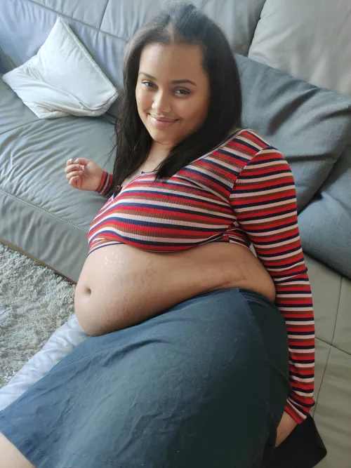 sooo.. my belly is starting to get huge & my strechmarks aahhhh π₯°π₯°