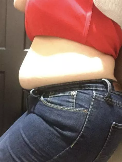 Soooooo many parties, i cant help but eat and eat! Be mean to my ruined body 🤤