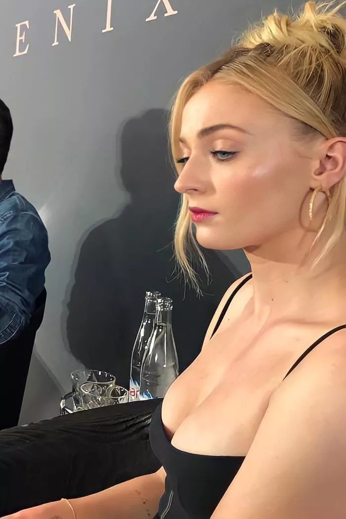 Sophie Turner Naked While Showing Off Her Sex Toys - Porn Xxx Pics