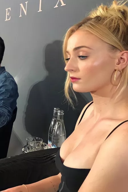 Sophie Turner's tits Sophie Turner's tits