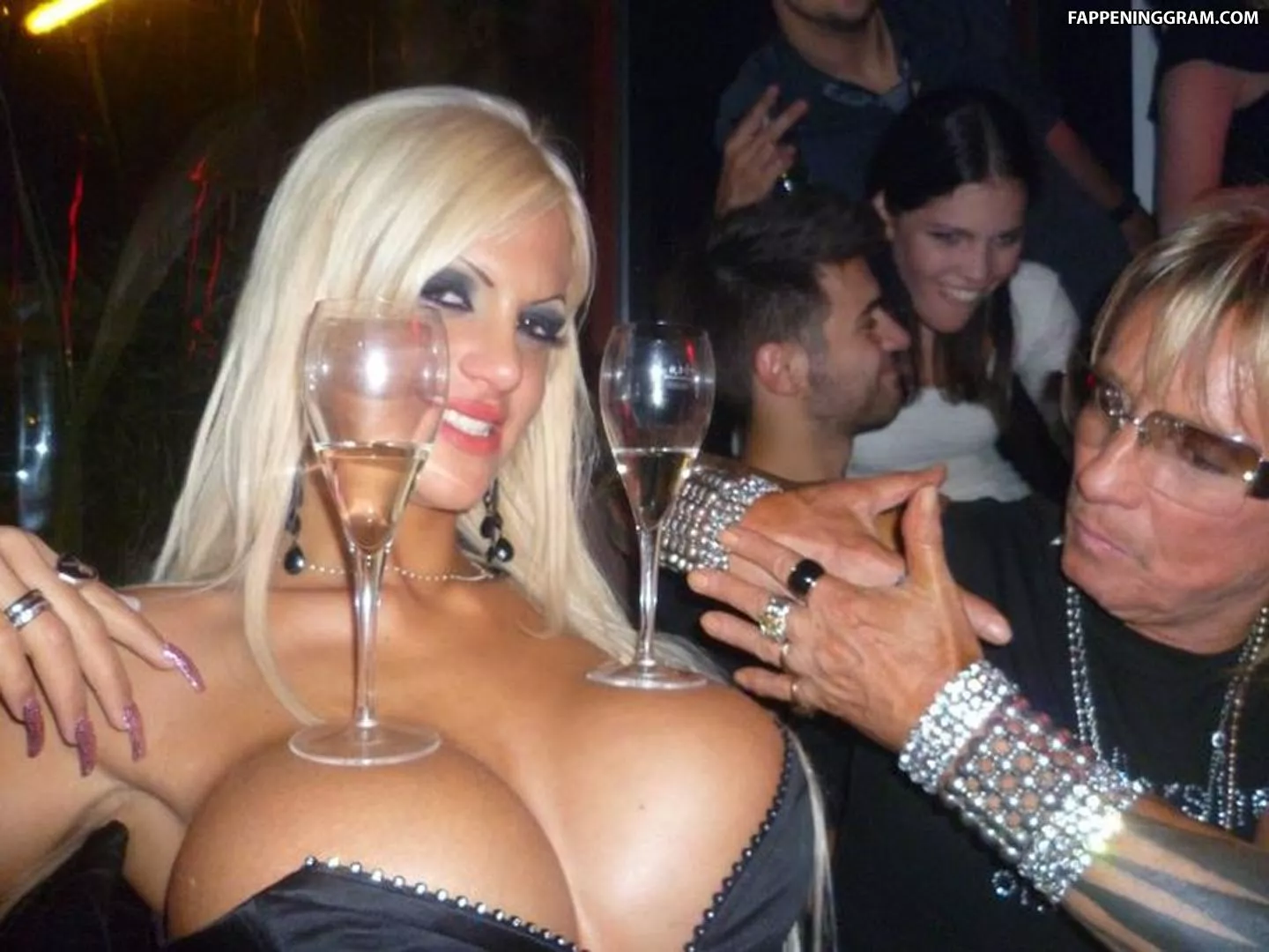 Sopie Vegas, when your boobs make a great table Sopie Vegas, when your boobs make a great table