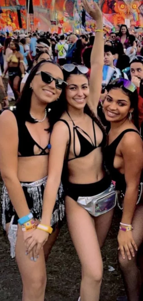 Sorority Girls at Rave Sorority Girls at Rave