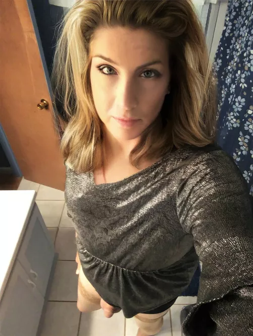 Sorry but my cock is tiny compared to the other girls on here. 😥