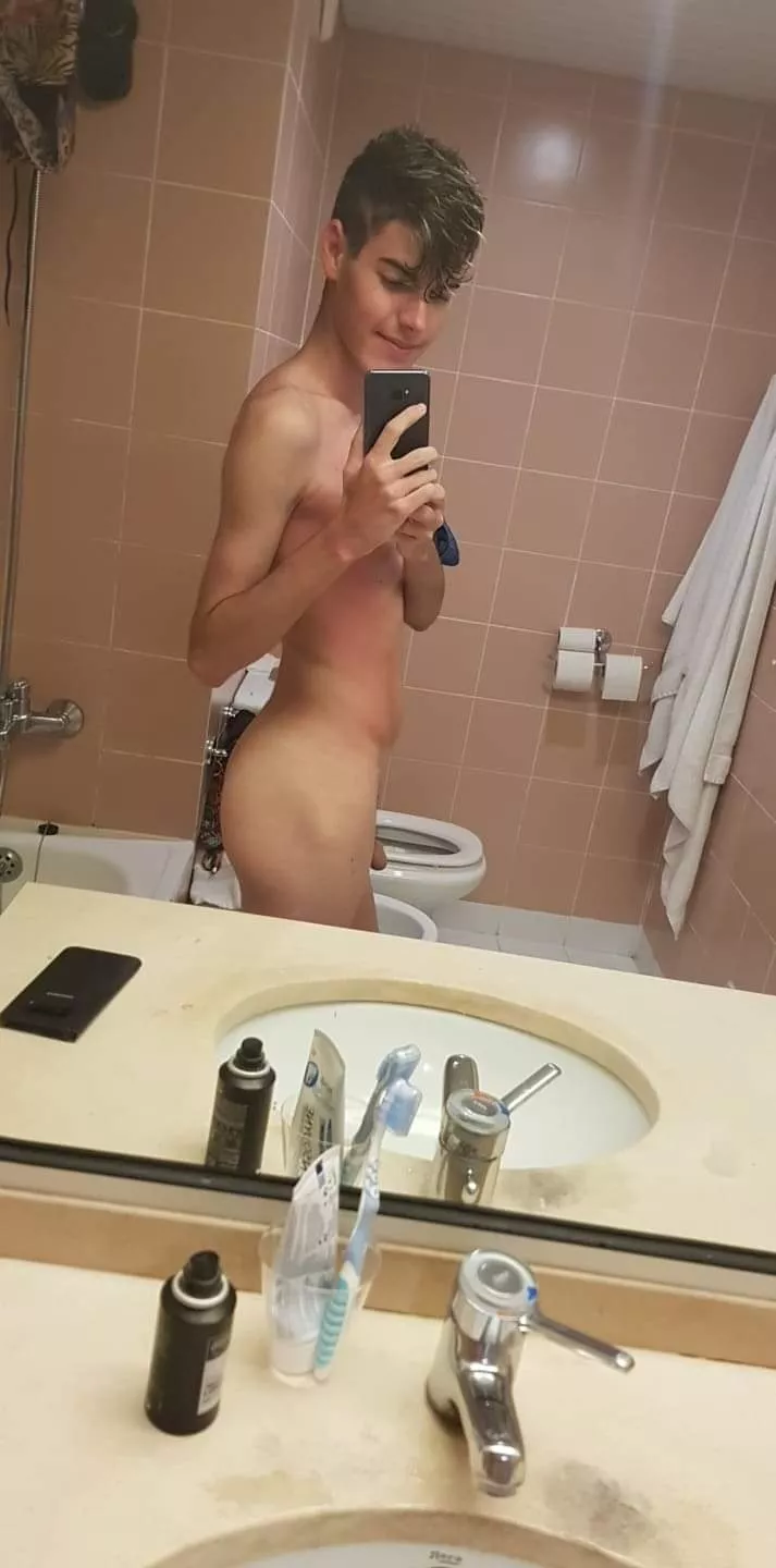 Sort of a face reveal, do I look cute? 👉👈