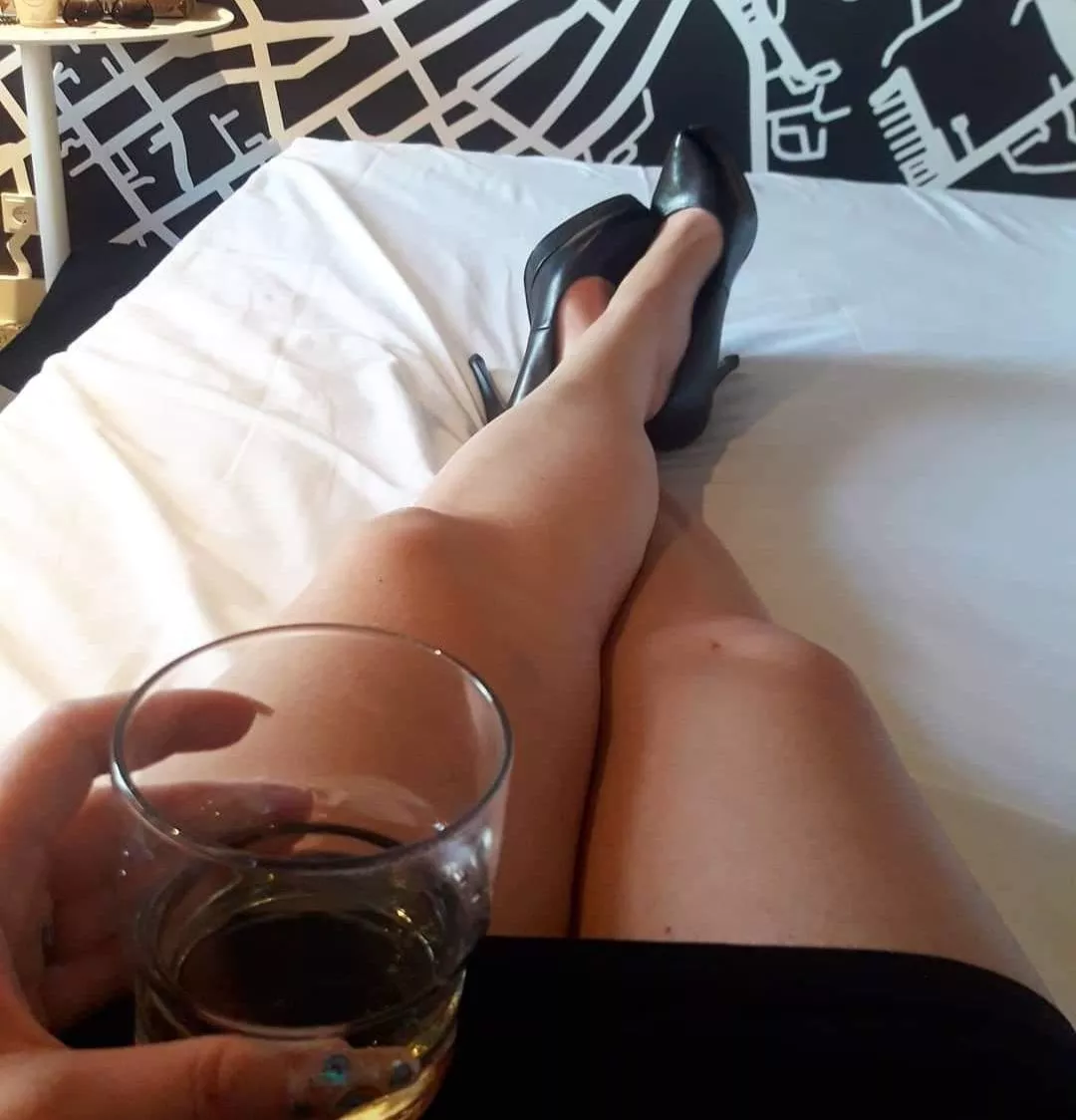 SOS! Running low on wine lol 🤓😅🍷