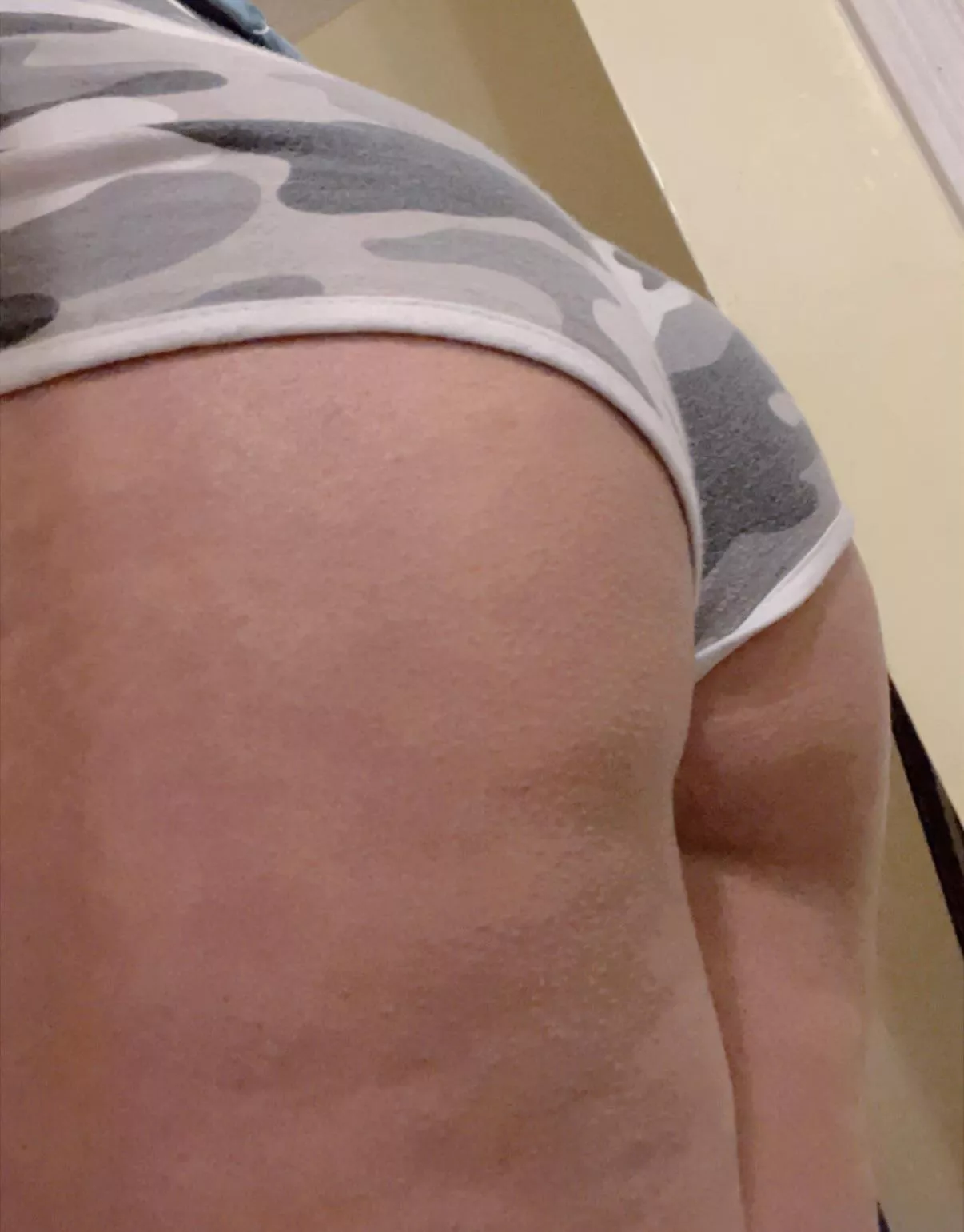 Spank me please Spank me please