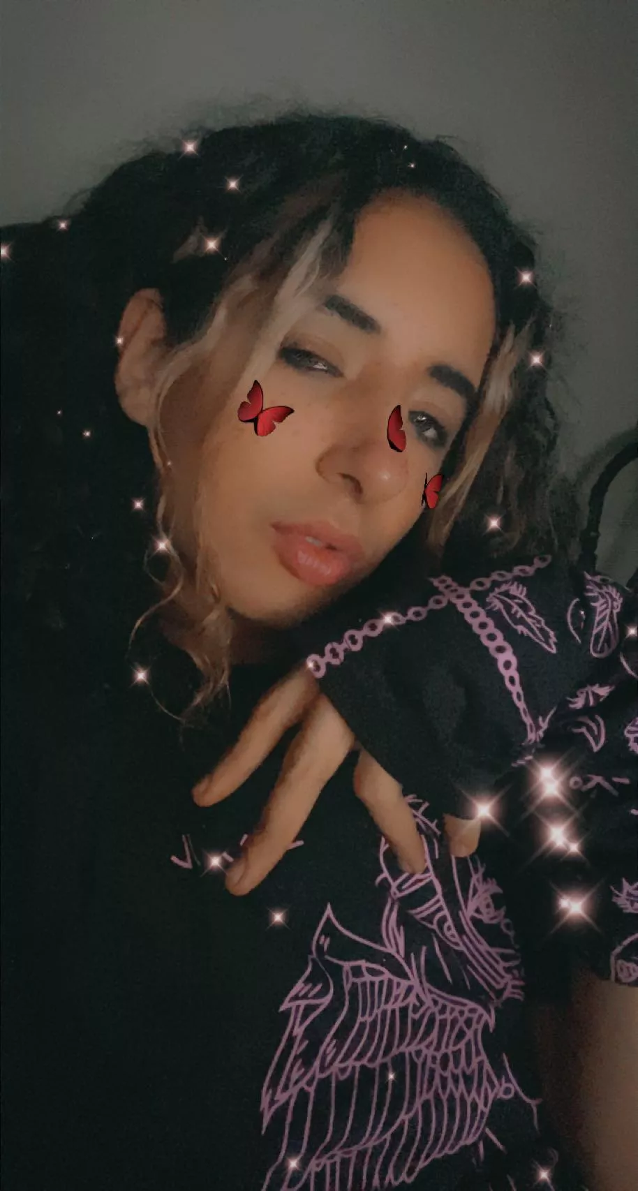Spending Christmas alone this year as my gf left me because of me expressing fem 😢 Need some virtual hugs 💘