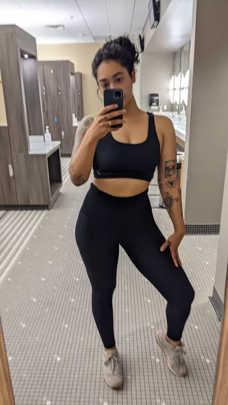 π¦π¦Spent my evening at the gym. Just got home. How's your Friday night? π¦π¦