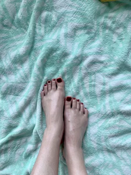 Spent my whole day at the lake, i feel like i need a foot massage now π©
