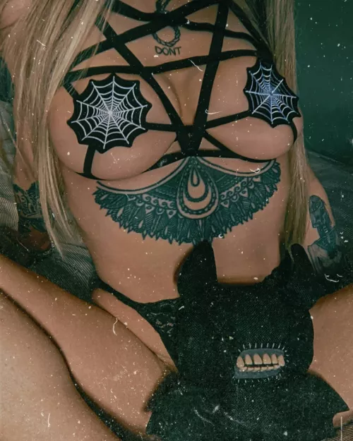 spiderweb nips 🕸️