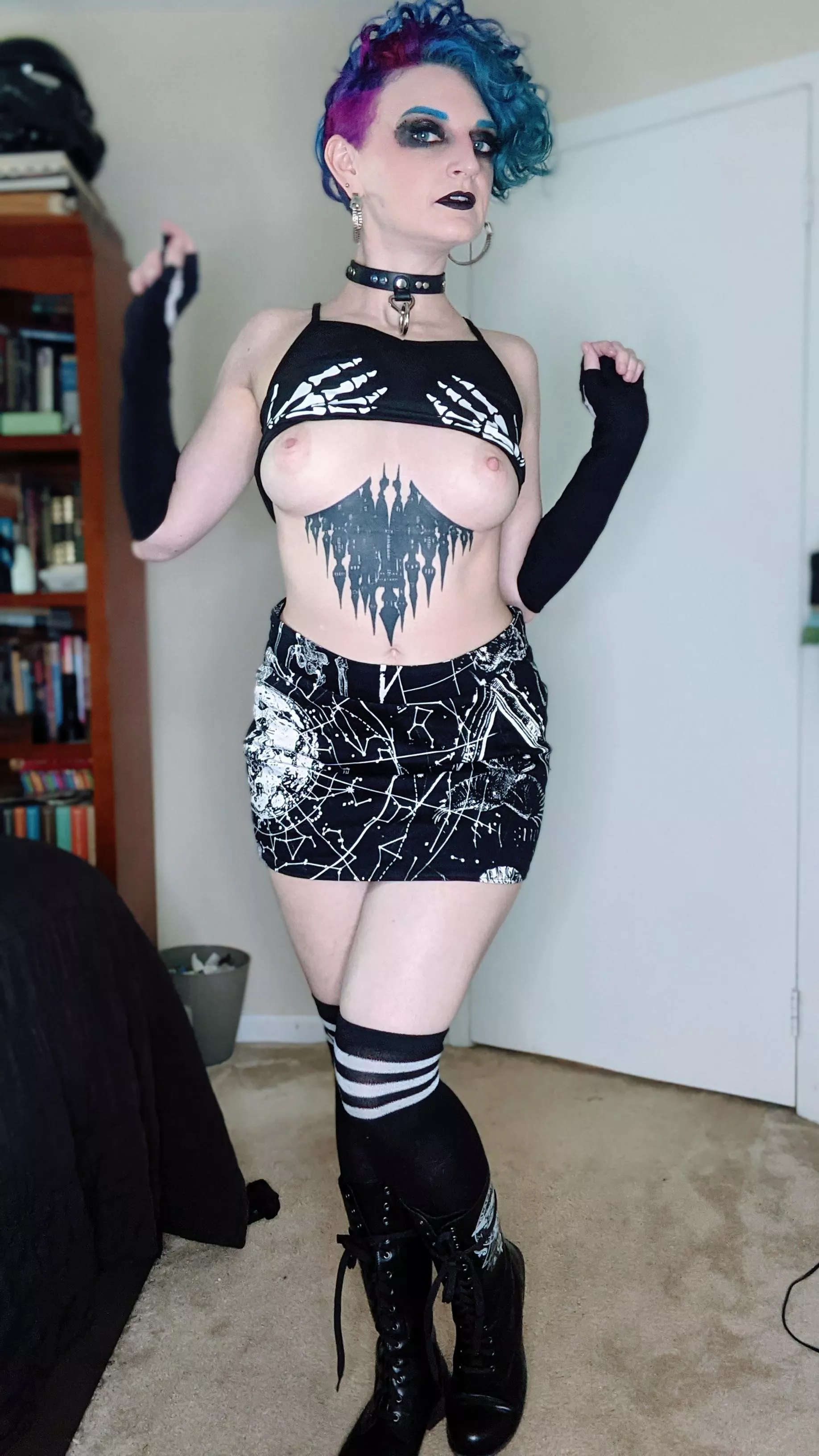 Spooky titties anyone?💖 Spooky titties anyone?💖