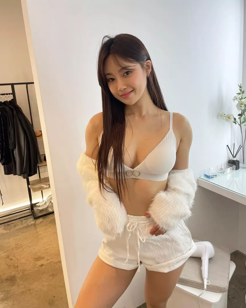 Asian sports bra porn