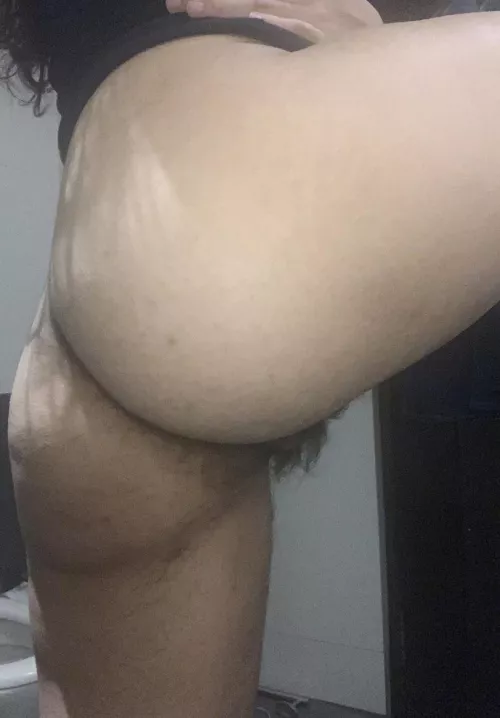 Spread my cheeks ? Spread my cheeks ?