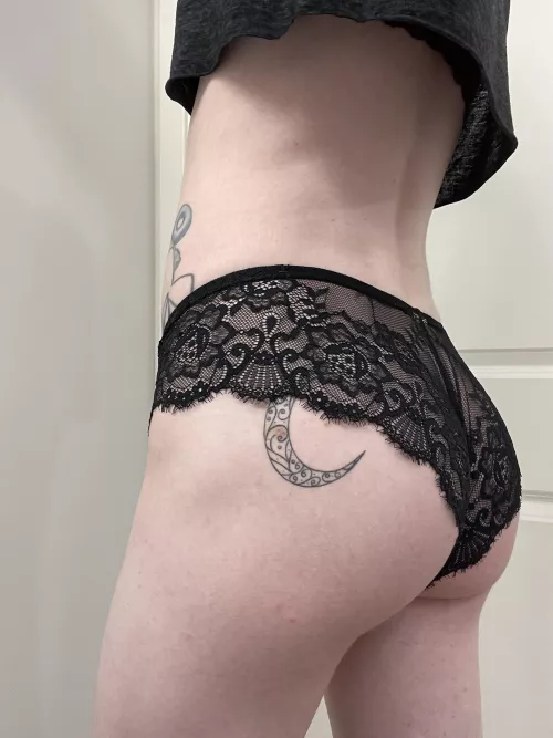 Squid game challenge: you can only use your teeth and if they rip you bottom instead šš
š