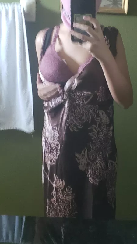 sry mom had to do it again should I get a pic of her boobs