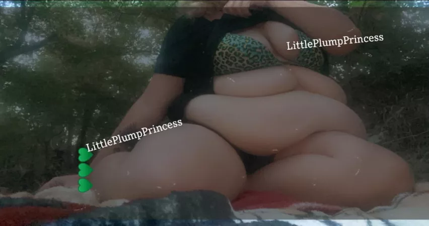 Ssbbw out in nature but would rather be spoon fed desserts ๐ง๐คช (f) 22