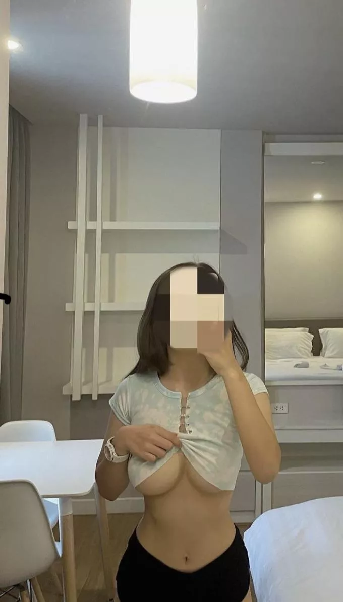 Start 2022 with some under boobs :3