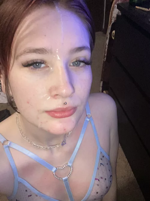 Started as a reddit chat now she's sending her man pics like this