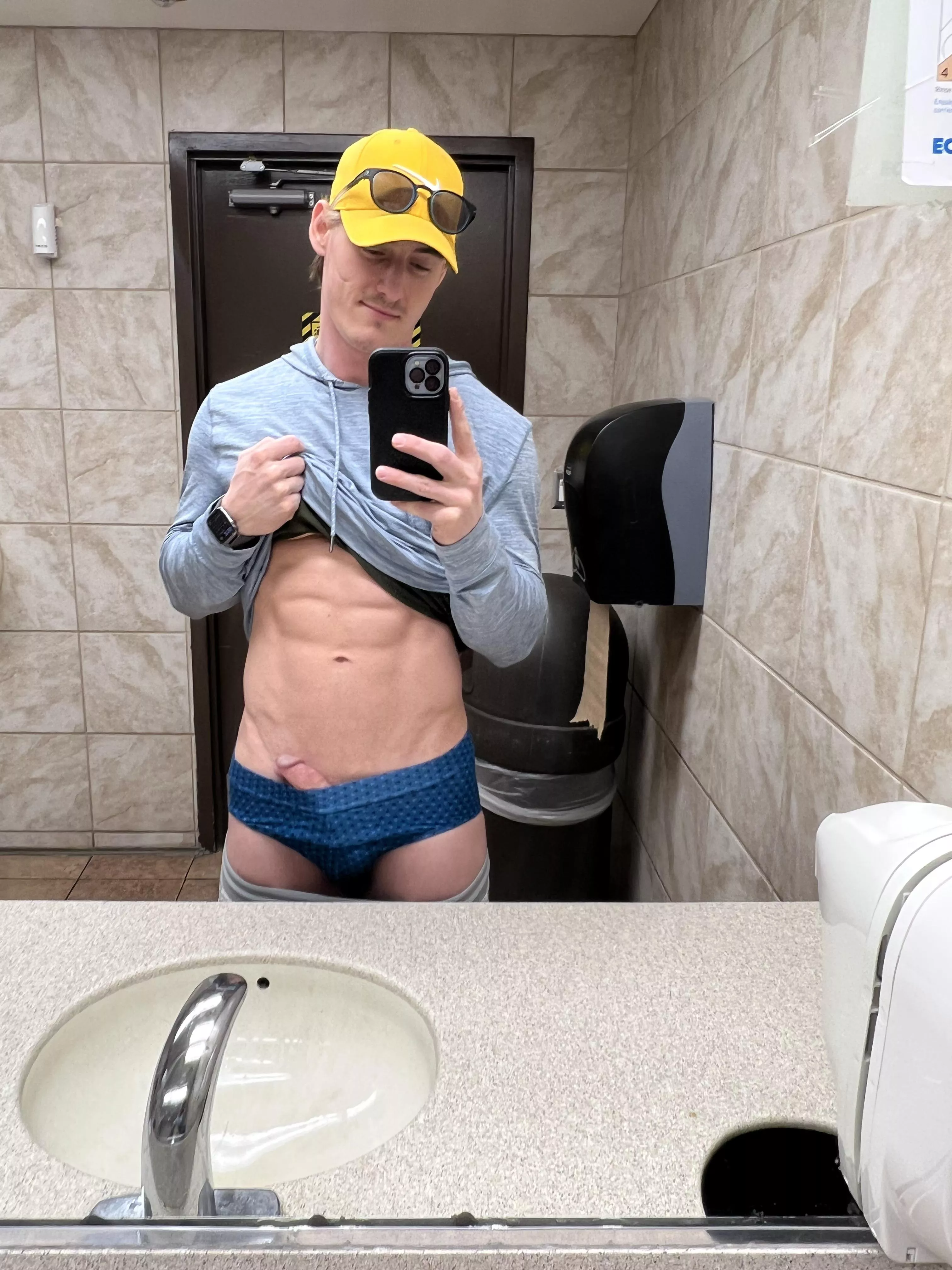 Started feeling horny in public… 🤫🤭😳