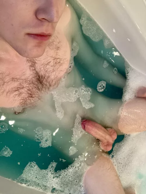 Starting the weekend with a hot bath 🛁 [M23]