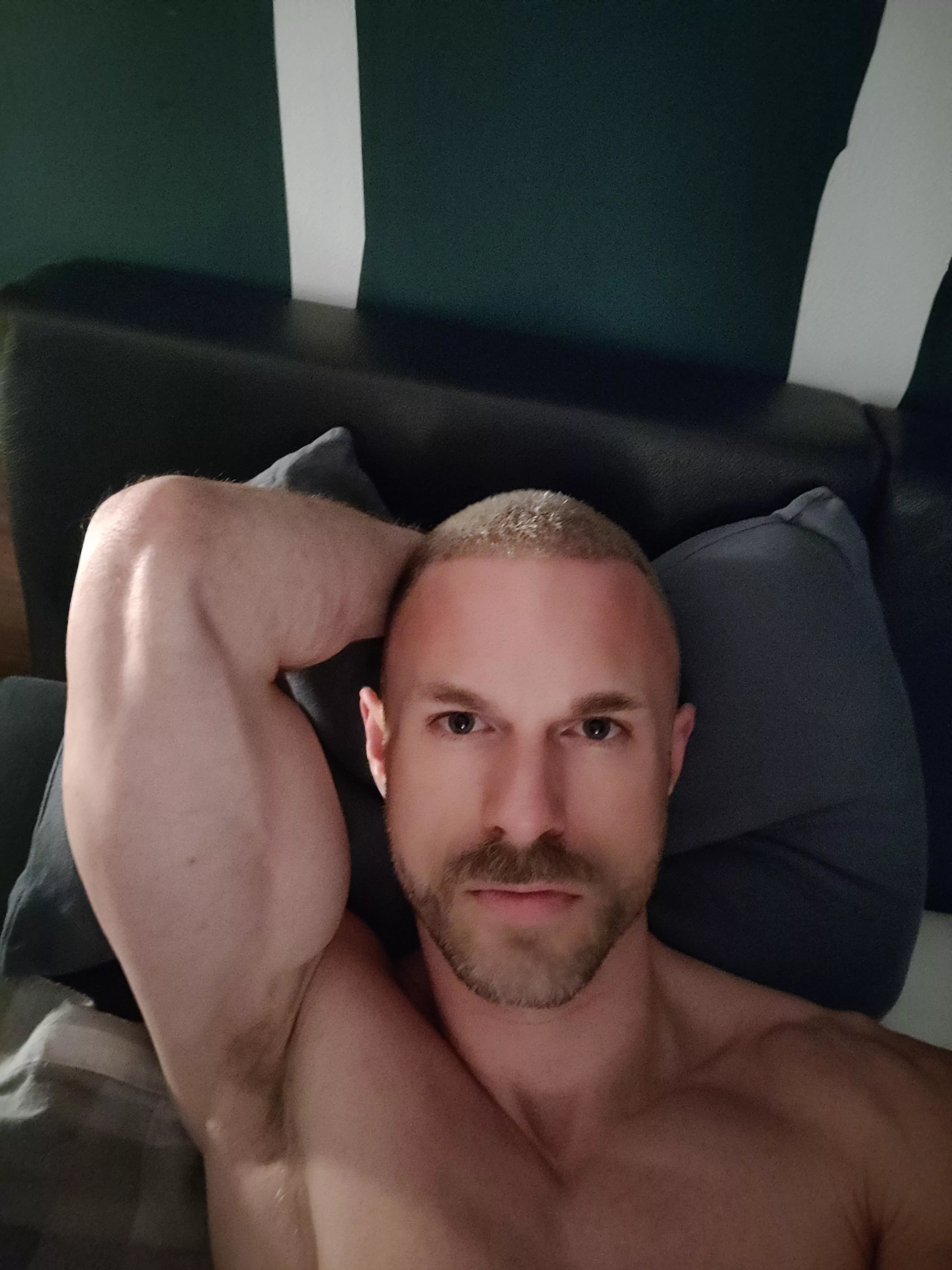 Starts getting cold alone in bed...🥶 😜