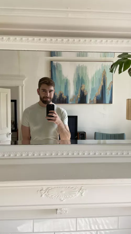 Staying in my friend’s beautiful Montreal apartment. It’s filled with mirrors, plants, and beautiful art 🪞 🪴 🖼 aka an ideal selfie-taking environment 😂 Staying in my friend’s beautiful Montreal apartment. It’s filled with mirrors, plants, and beautiful art 🪞 🪴 🖼 aka an ideal selfie-taking environment 😂