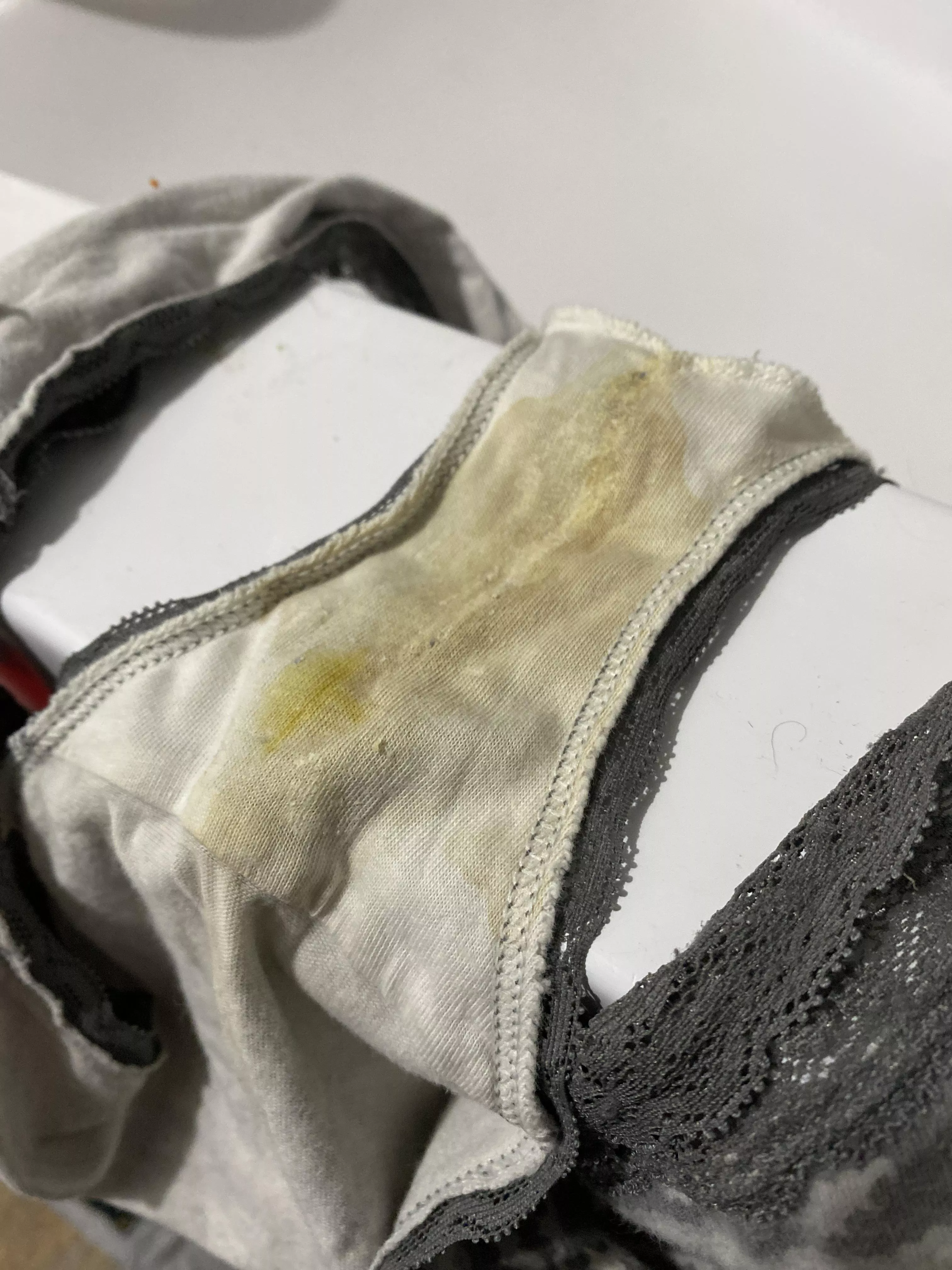 Step daughter 18. 2 days wear. So dirty! Smell amazing