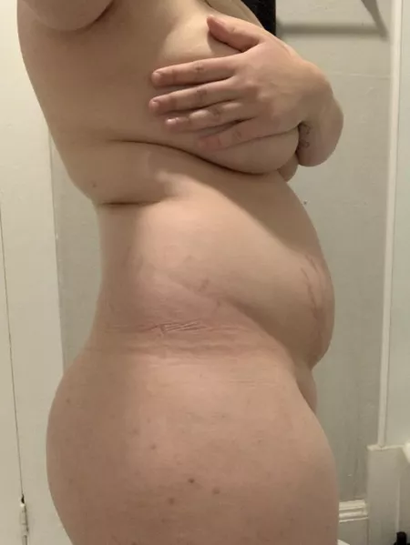 Still getting used to my postpartum body 🥰♥️ Still getting used to my postpartum body 🥰♥️