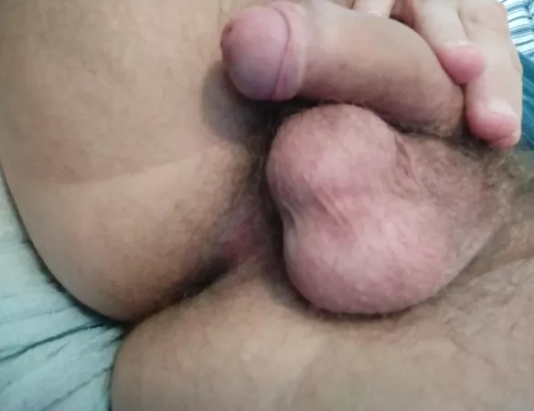 Still in bed... waiting for you 🍑