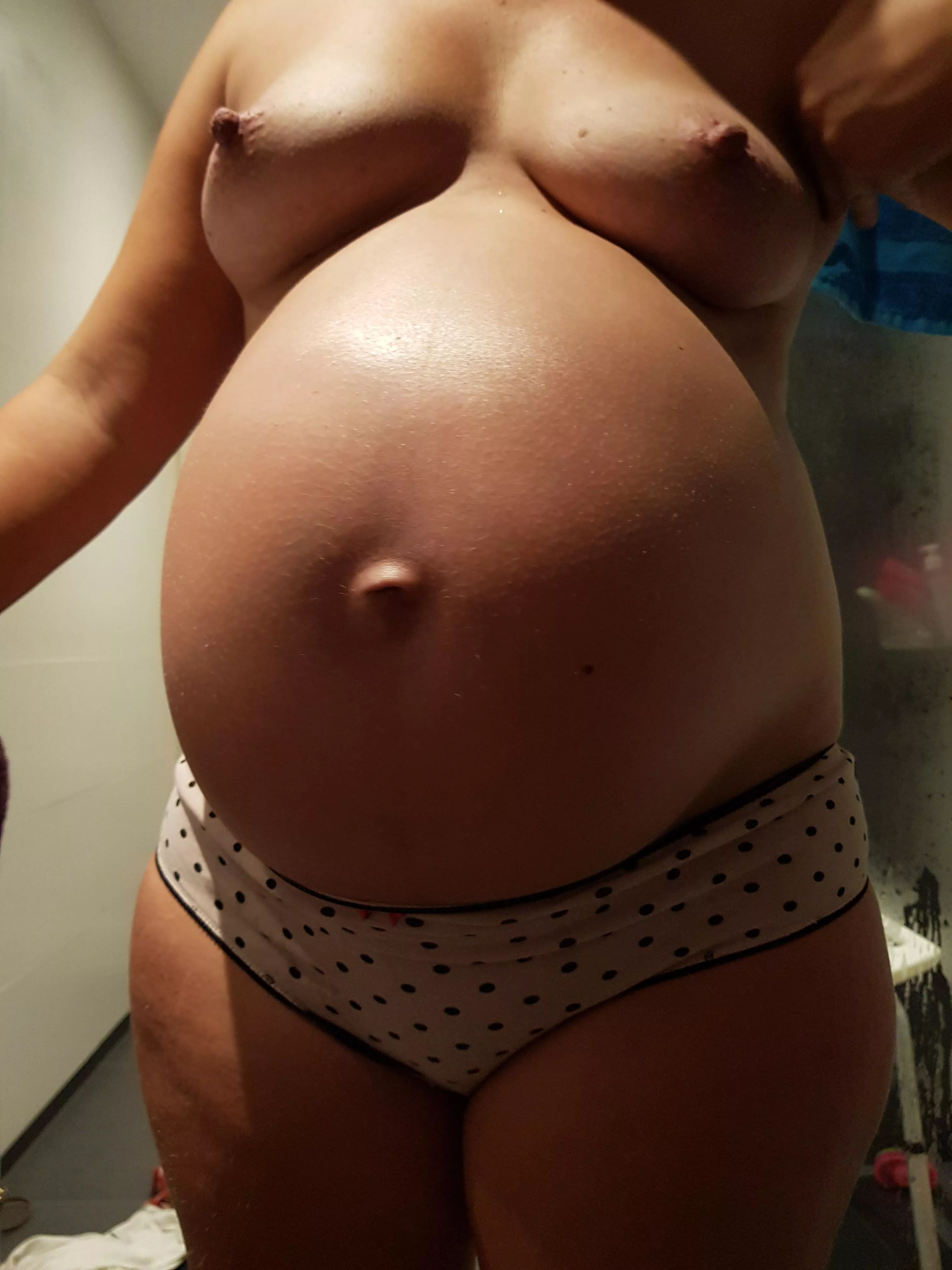 Still trading, DM for kik/Tele Still trading, DM for kik/Tele