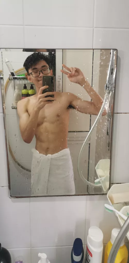 still working on overcoming my social anxiety abt the gym but bodyweight stuff seems to be working alright :)