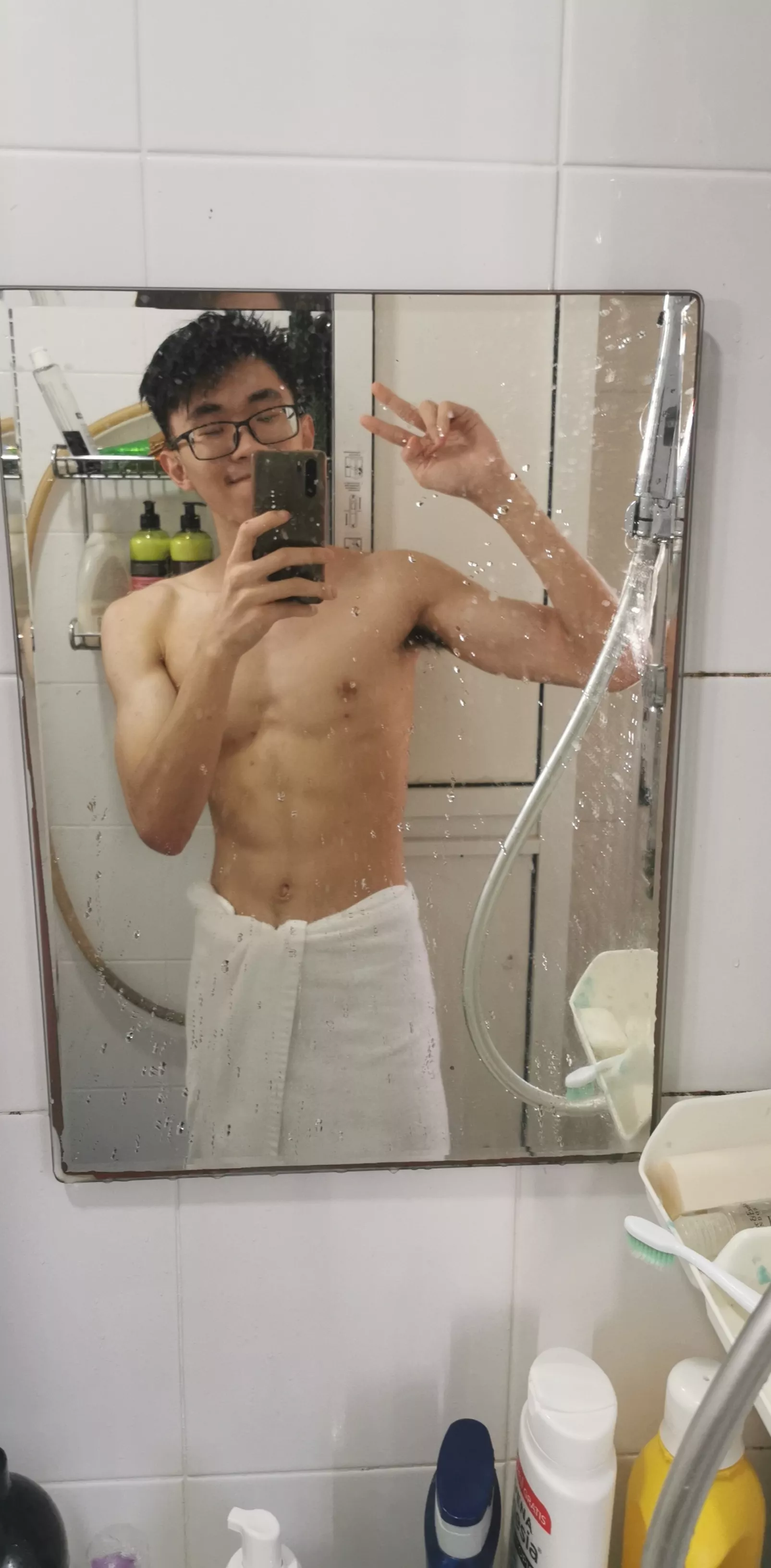 still working on overcoming my social anxiety abt the gym but bodyweight stuff seems to be working alright :)