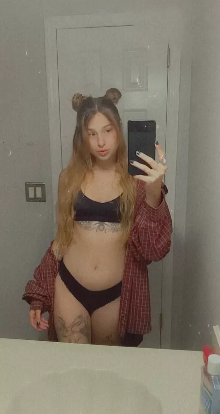 stoned sexy mirror selfies are the best ones... 🦋