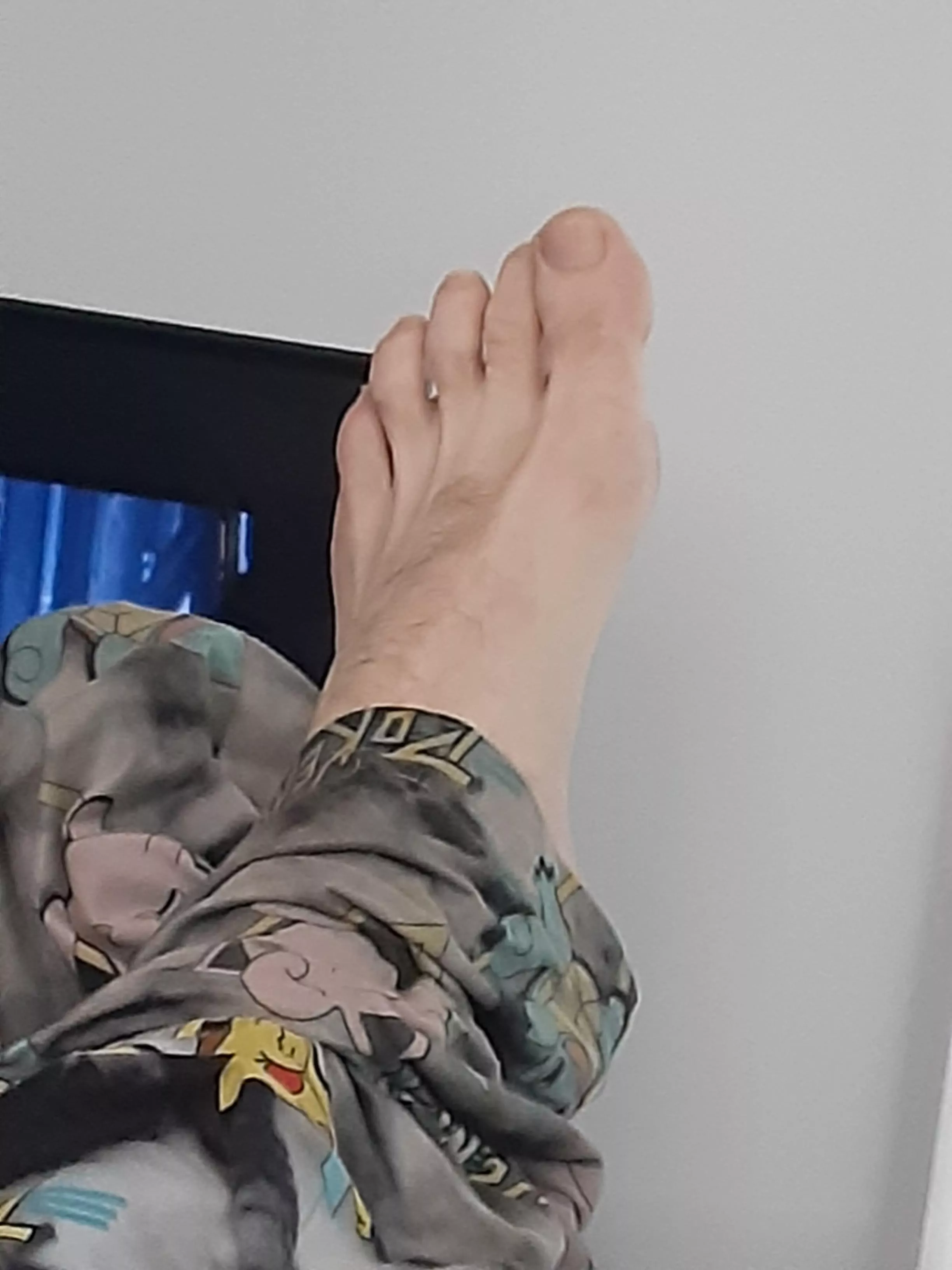 Straight 26M, should I paint my toes?