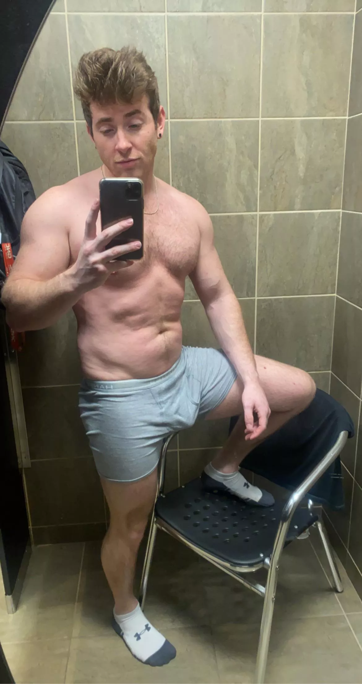 Stroked my cock at the gym right after this pic 😈