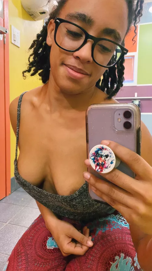 Stuck on that 9-5 grind. Can y’all help me grind something else??