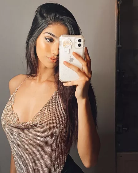 Stunning Indian hottie Stunning Indian hottie