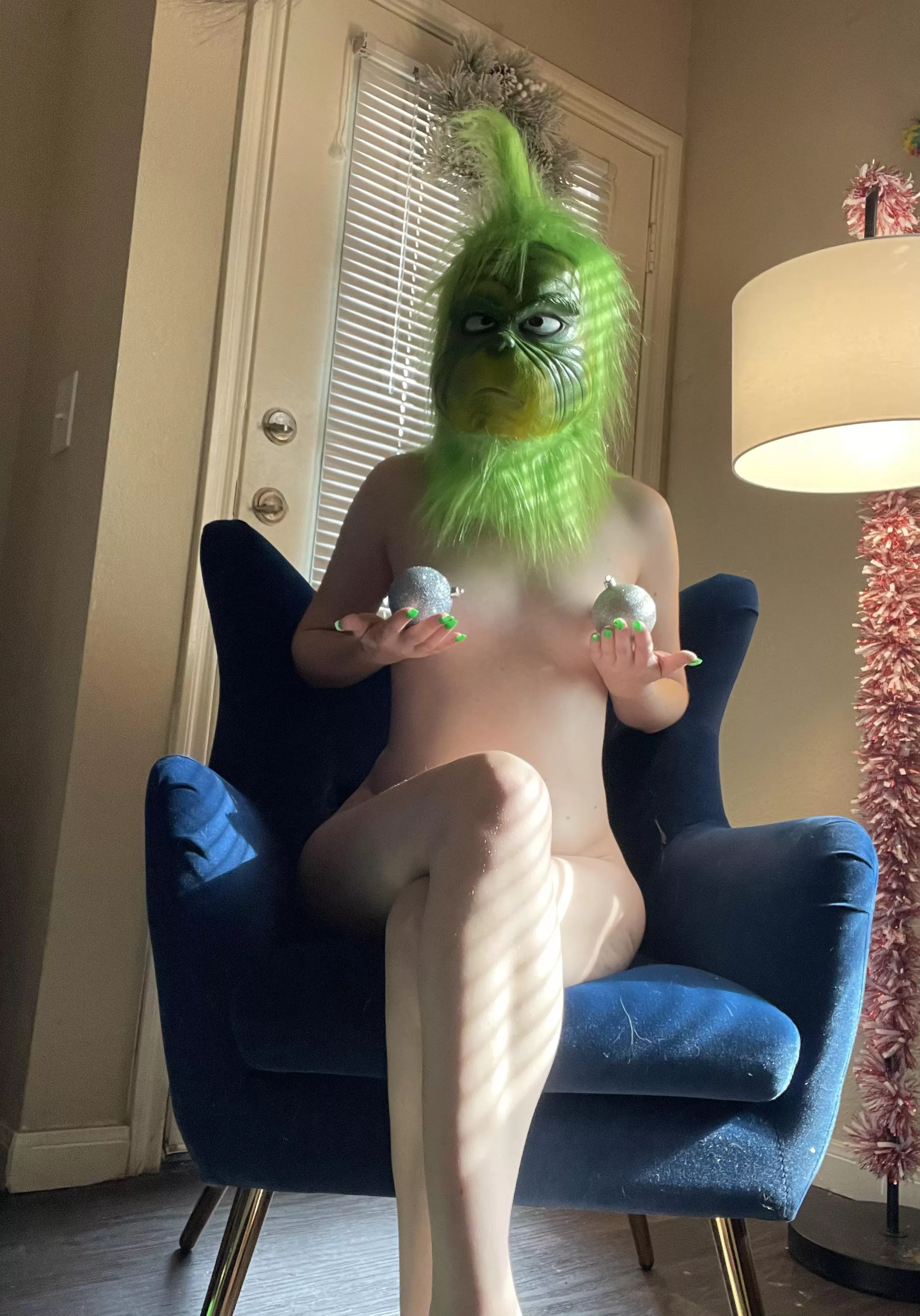 Stupid. Ugly. Out of date. This is ridiculous. If I can’t find something nice to wear I’m not going. — Merry merry Christmas 🎄 🖤