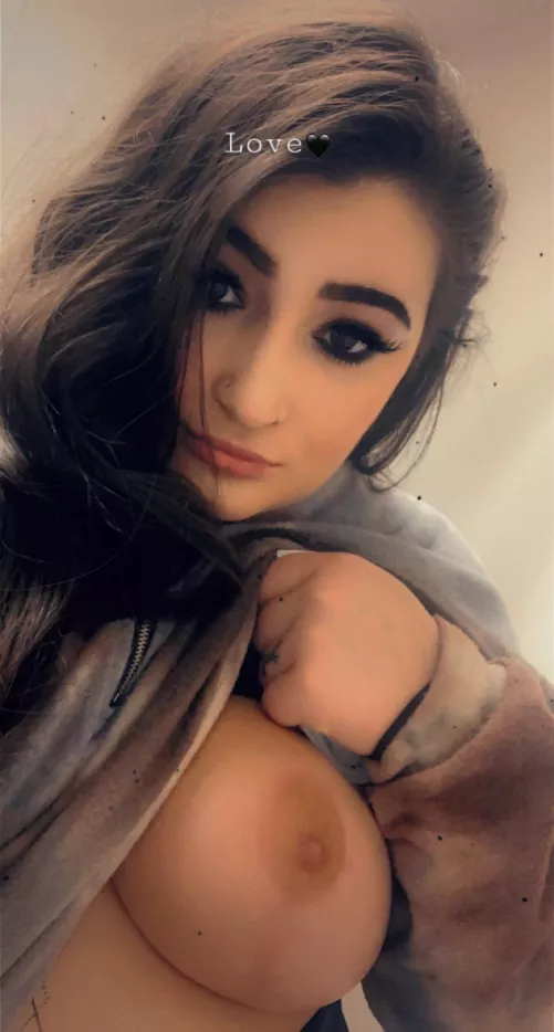 Sub for free rn to see more 🥰