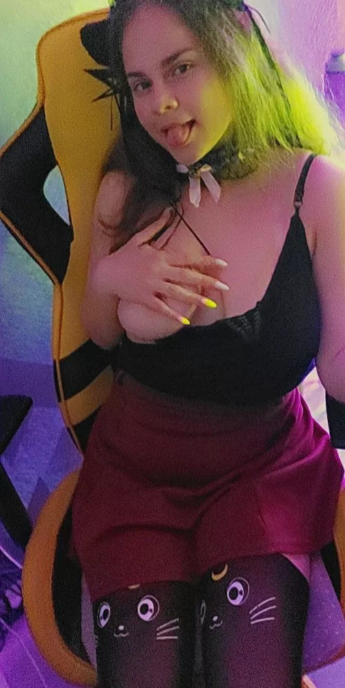 Sub on me I'm free today 🥰 Sub on me I'm free today 🥰