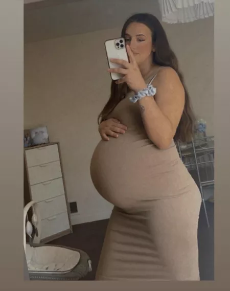 Such a big belly in a nice tight and sexy dress! I look like Iβm ready to pop and explode! Do you like it babes? π₯°πβ€οΈβ€οΈπ€°π»π€°π»