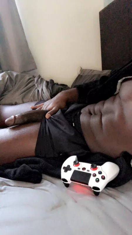 Suck my dick whilst I play the game?😏 Suck my dick whilst I play the game?😏