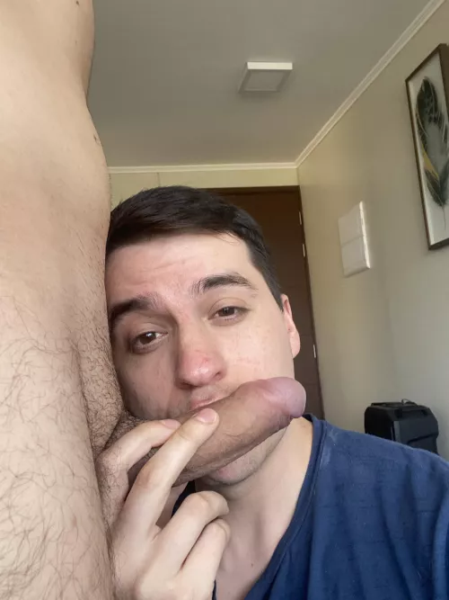 Sucking my roomie’s cock