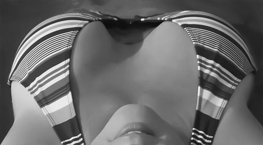 Summertime cleavage! ☀️💋🔥(F54)