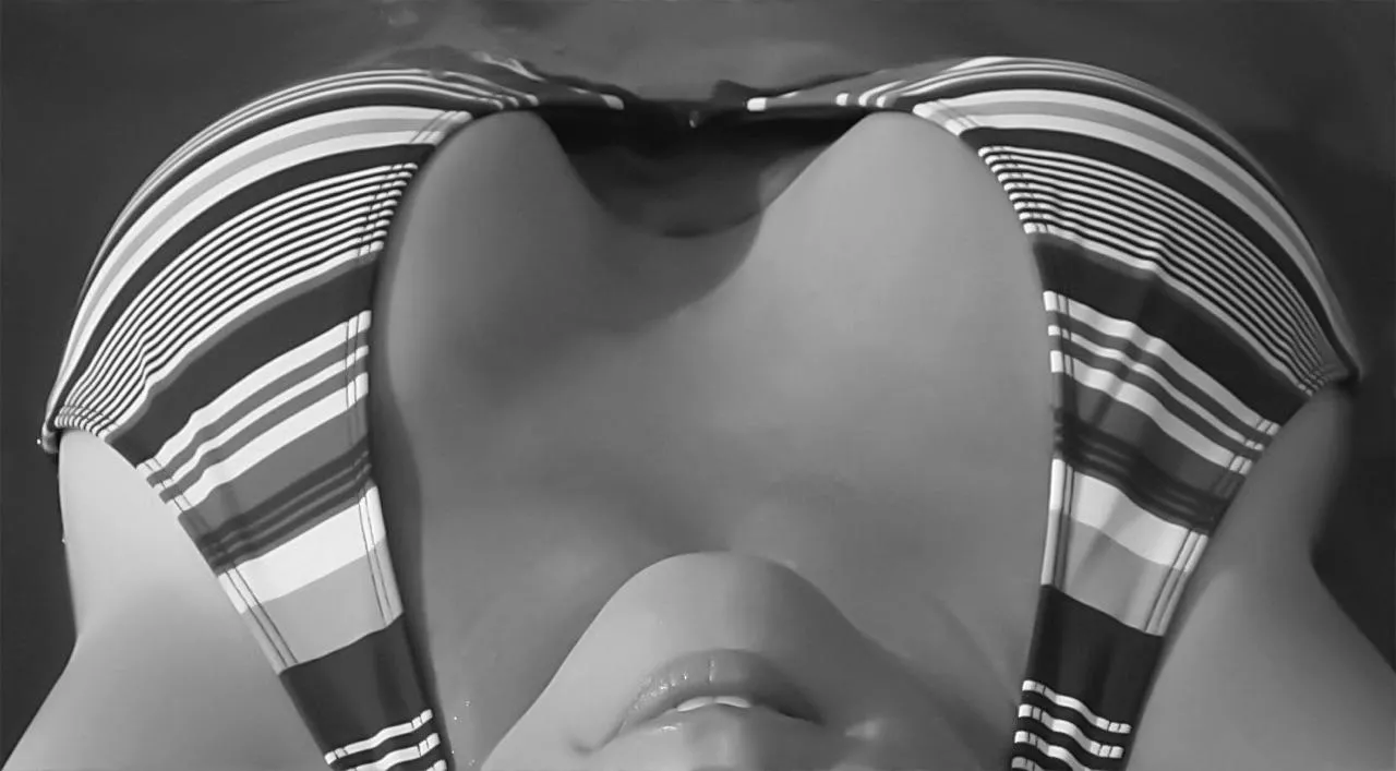 Summertime cleavage! ☀️💋🔥(F54)